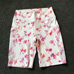 Mika High-Waisted pocket shorts 9”